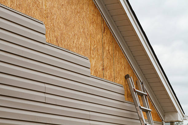 Professional Fiber Cement Siding technician working in Joanna, SC